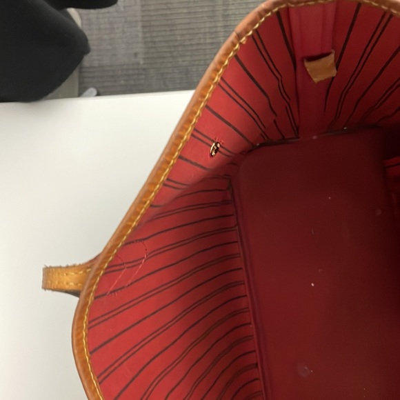 Louis Vuitton never full bag with red interior - Picture 4 of 6